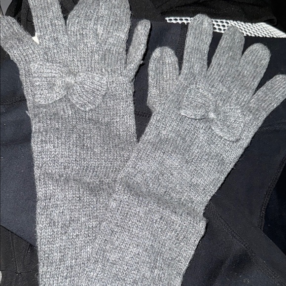 Gray Knit Gloves with Bow Detail - Picture 1 of 1